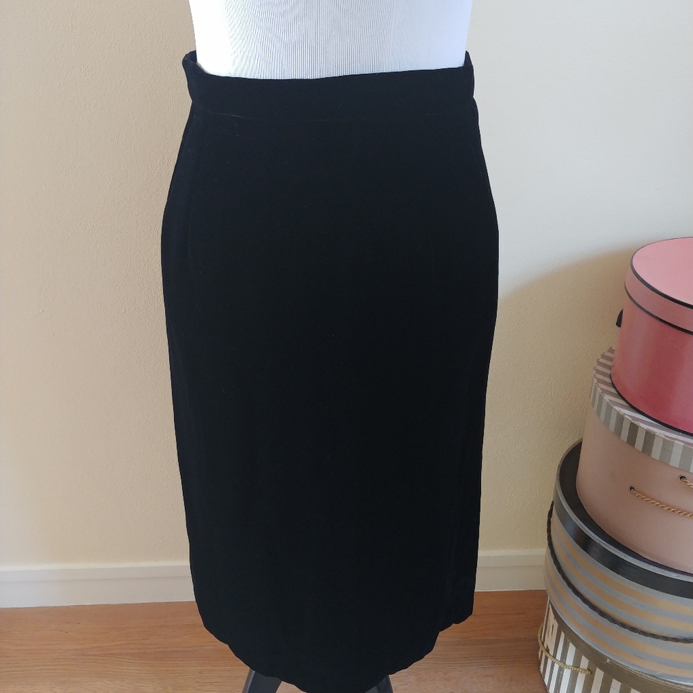 Vtg Albert Paul black velvet pencil skirt, 26w